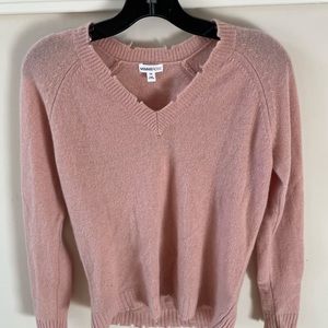 Minnie Rose Distressed 100% Cashmere Crewneck Sweater in light pink size XS